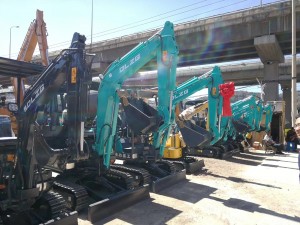 微型挖掘機(jī)大量出貨--廠家直銷(xiāo)